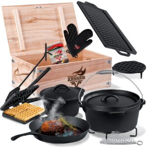 KESSER® Dutch Oven Set in Holzkiste mit Dutch Oven Mit viel Zubehör - Gusseisen - bereits eingebrannt mit Kochtopf Grillplatte Pfanne Deckelheber Inkl. Rezeptbuch Handschuhe